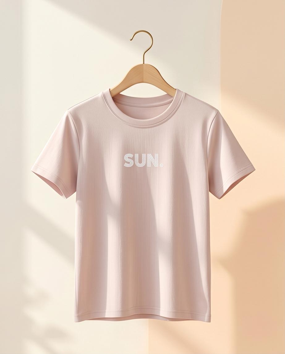 Playera básica con estampado "SUN" de Mujer